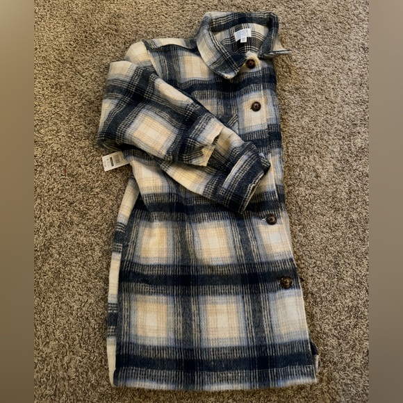 PLUS SIZE Shacket - Picture 2 of 4